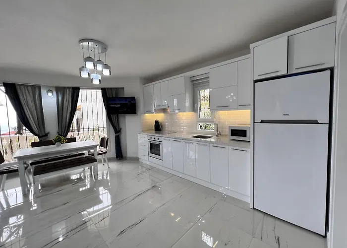 Entire Lulu - Private Pool, Free Wi-fi, Good Location, Breathtaking Sea Views *