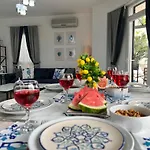 Villa Entire Lulu - Private Pool, Free Wi-fi, Good Location, Breathtaking Sea Views