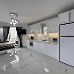 Entire Lulu - Private Pool, Free Wi-fi, Good Location, Breathtaking Sea Views *