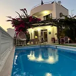 Entire Lulu - Private Pool, Free Wi-fi, Good Location, Breathtaking Sea Views *