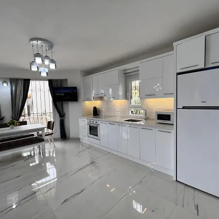 Entire Lulu - Private Pool, Free Wi-fi, Good Location, Breathtaking Sea Views *