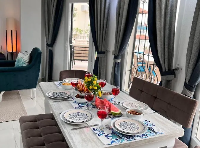 Entire Lulu - Private Pool, Free Wi-fi, Good Location, Breathtaking Sea Views