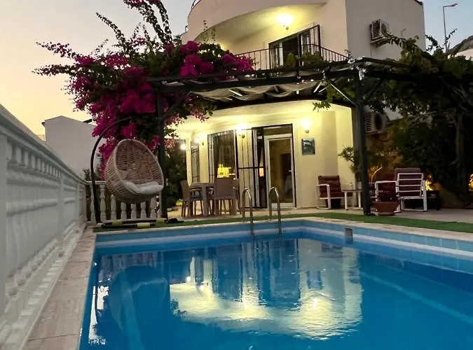 Entire Lulu - Private Pool, Free Wi-fi, Good Location, Breathtaking Sea Views *