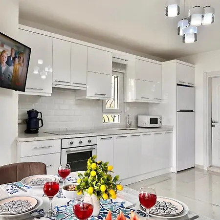 Entire Lulu - Private Pool, Free Wi-fi, Good Location, Breathtaking Sea Views Villa