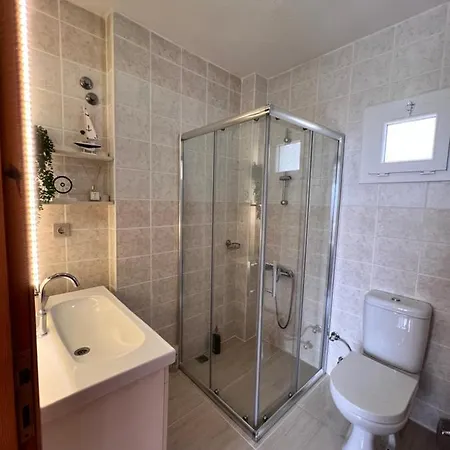 Entire Lulu - Private Pool, Free Wi-fi, Good Location, Breathtaking Sea Views Villa *